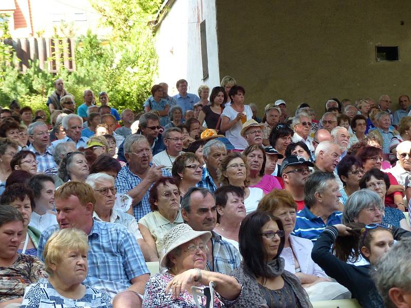 Klenotnicový pořad udělal tečku za svátkem folkloru.