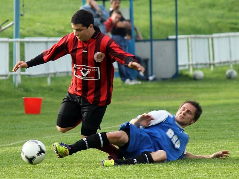 Z utkání fotbalistů TJ Sokol Mrákov a FC Dynamo Horšovský Týn.