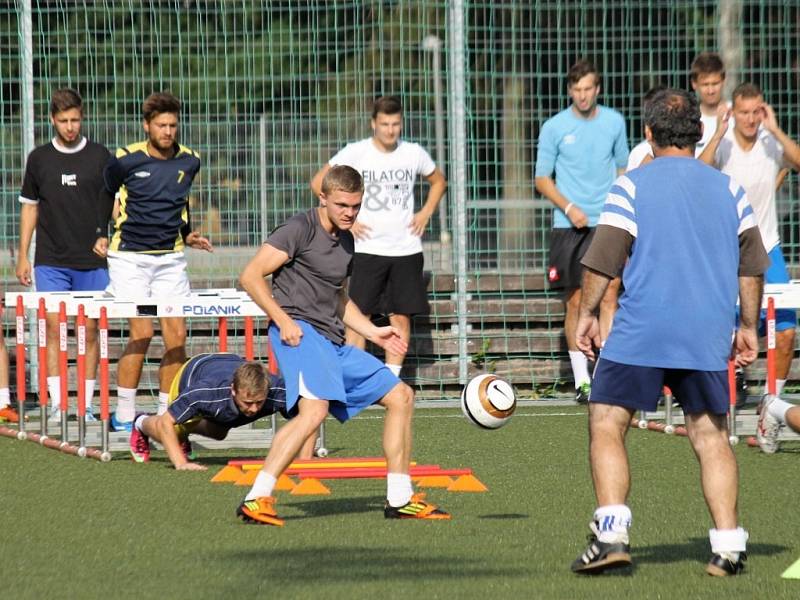 Z tréninku třetiligových fotbalistů Jiskry na Střelnici.