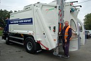 Nový vůz pro svoz komunálního odpadu začíná sloužit v Domažlicích.
