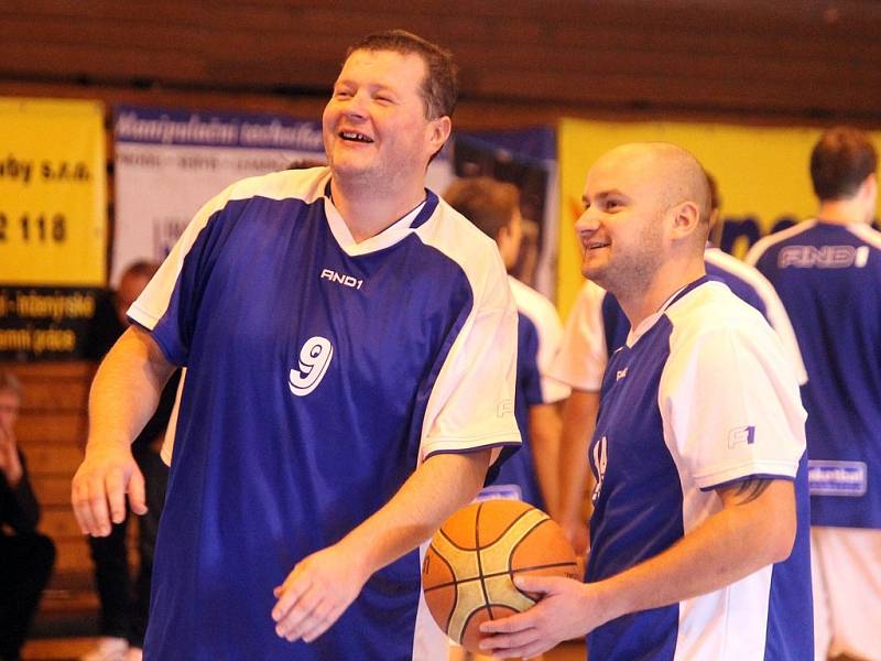 Druholigoví basketbalisté Jiskry Domažlice v utkání s Táborem. 