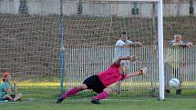 Z utkání fotbalistů FK Holýšov A a FK Horažďovice. 