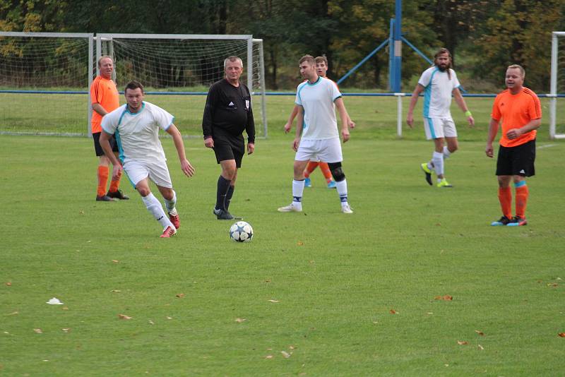 FK Staňkov C (v oranžovém) - Sokol Babylon (v bílém) 2:0 (1:0).