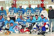 HC TEMPO STAŇKOV. Spodní řada zleva: Vavrica, Falout, brankář Brožovský, Látal, Nový, Reithar, Přibyl. Horní řada: Raška, Blacký, Němec, Kabourek, Hoffman, trenér Mergl, gólman Baar. 