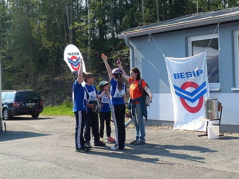 Z okresní dopravní soutěže mladých cyklistů.