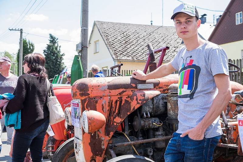  4. ročník Setkání starých traktorů a veteránů v Brnířově.