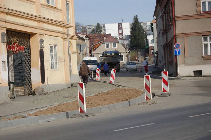 Stavební práce v domažlických ulicích, 30. března 2012