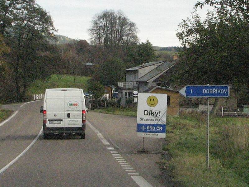 Kolony vozidel se pravidelně tvoří na silnici I. třídy I/20 za obcí Hluboká.