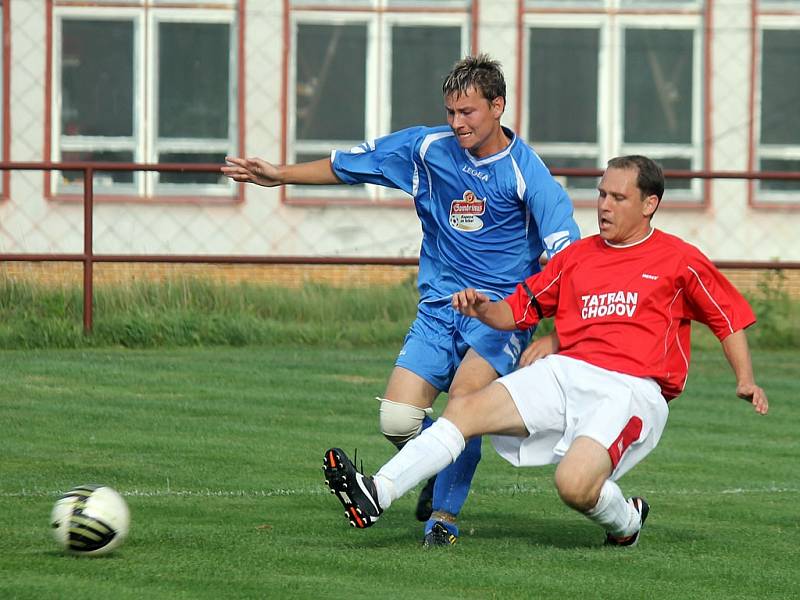 Ve šlágru úvodního kola okresního přeboru se v Chodově utkali fotbalisté domácího Tatranu se soupeřem ze ZD Meclov. 