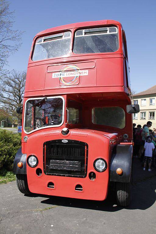 Olympijský doubledecker v H. Týně.