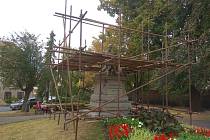 Vzácná Myslbekova socha prochází renovací.