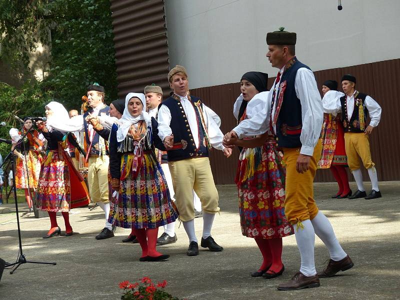 Klenotnicový pořad udělal tečku za svátkem folkloru. 