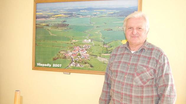 Karel Němeček, starosta Všepadel.