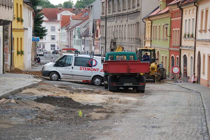 Rozkopané Domažlice. Vodní ulice, červen 2012.