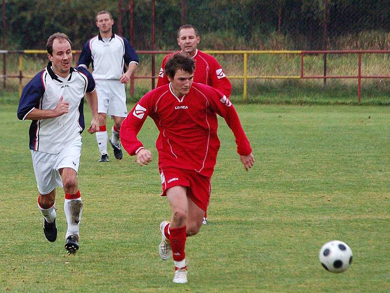 Z derby mezi Spartakem Klenčí a Sokolem Postřekov.