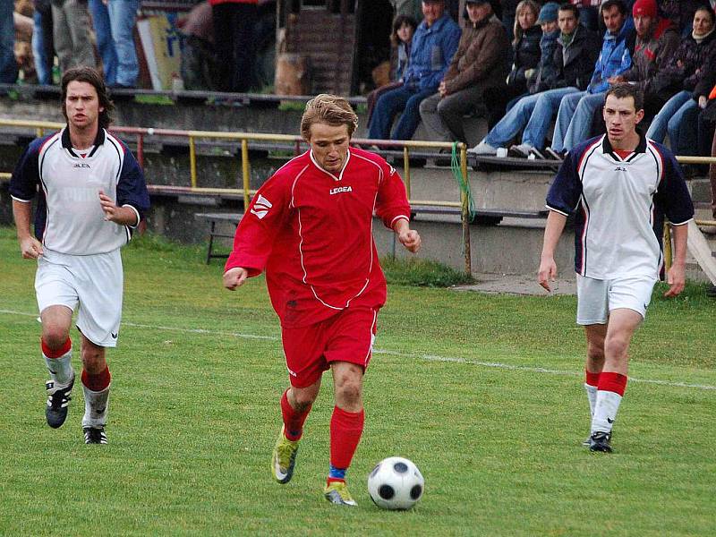 Z derby mezi Spartakem Klenčí a Sokolem Postřekov.