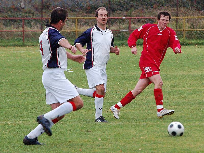 Z derby mezi Spartakem Klenčí a Sokolem Postřekov.