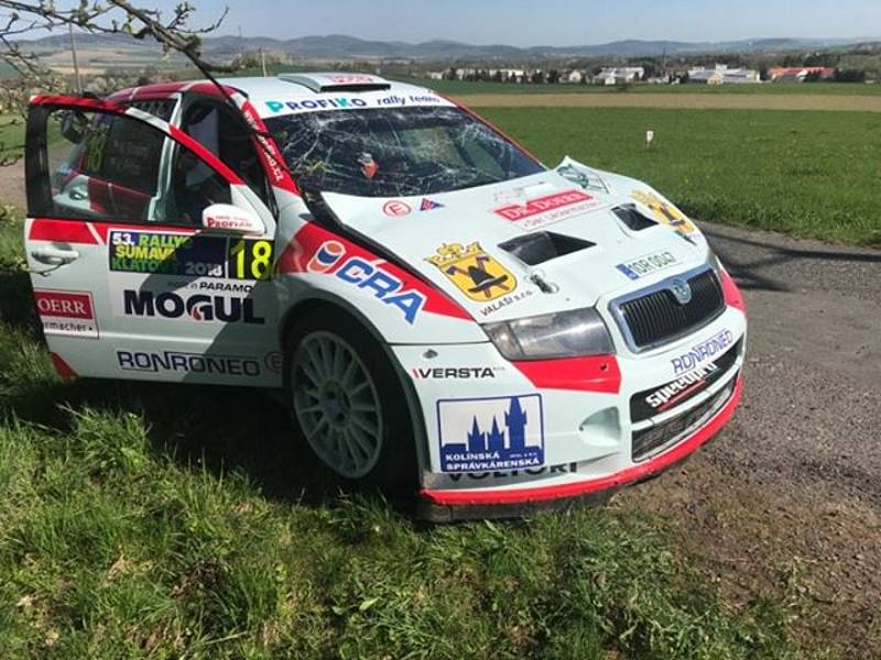 Meclovský Karel Trněný s Václavem Pritzlem nedokončili kvůli havárii Rallye Šumava 2018.