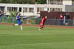 Fotbalisté FK Tachov (v červených dresech) potvrdili v sobotu roli favorita a porazili v České fotbalové lize tým Hořovicka 4:1.