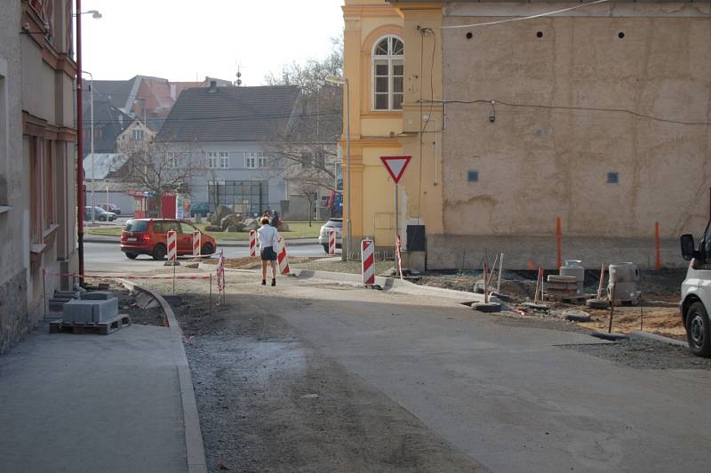 Stavební práce v domažlických ulicích, 30. března 2012