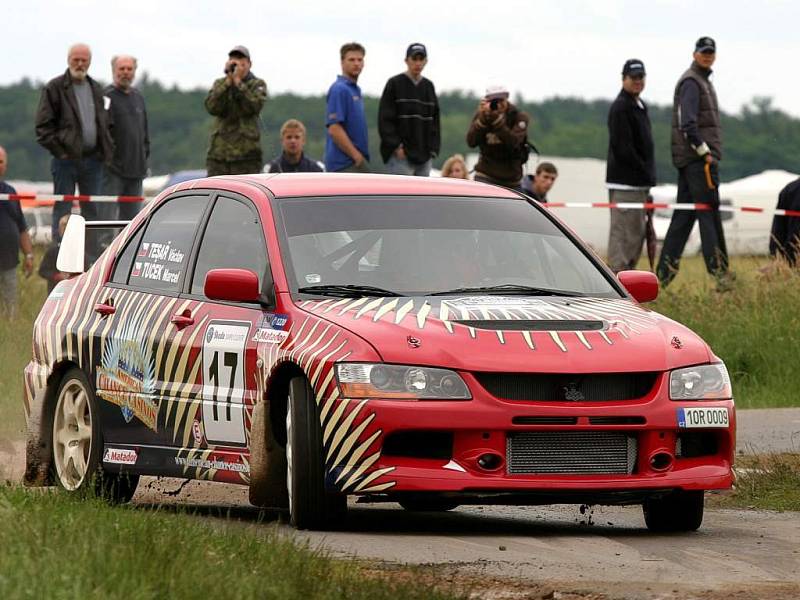 Marcel Tuček s Václavem Tesařem v Mladé Boleslavi představili své nové Mitsubishi Lancer Evo IX.