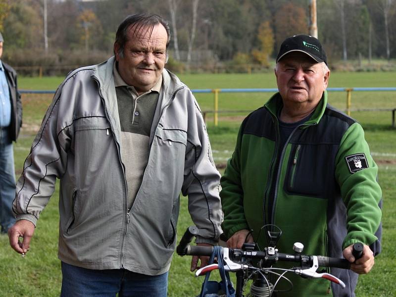 Z derby ve Staňkově mezi domácím FK a hosty ze Slavoje Stod.