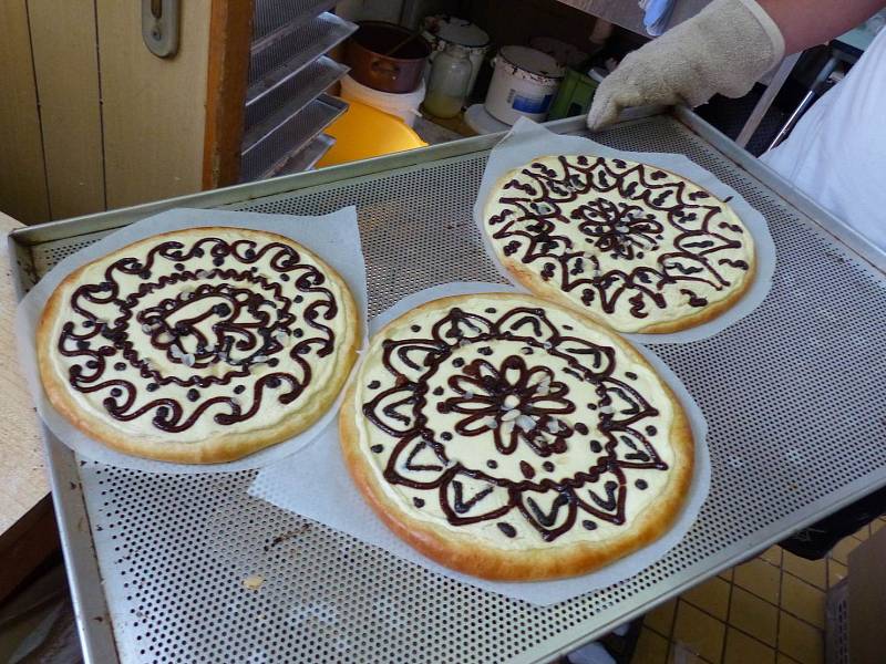 Příprava a zdobení koláčů na Dolním Chodsku