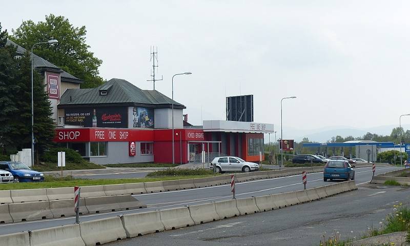 Hraniční přechod Folmava-Schafberg dnes a před vstupem do EU.