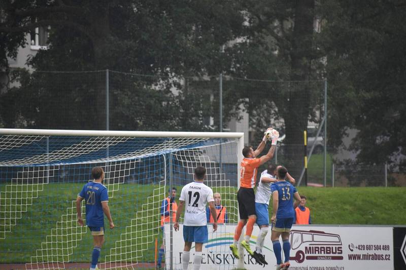 Fotbalisté Jiskry Domažlice remizovali v sobotu doma s pražským Motorletem 2:2, oba góly soupeře dal slovenský internacionál Miroslav Stoch (č. 10).