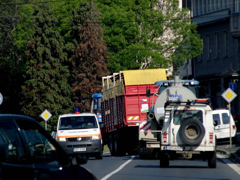 Sledovali jsme v regionu silnice a protestní jízdu zemědělců.