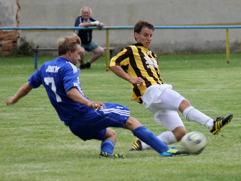 Z pouťového zápasu fotbalistů FK Staňkov s Jiskrou Domažlice B.