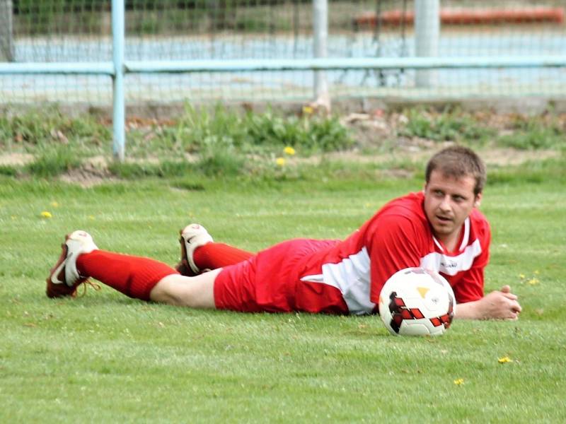 Z utkání fotbalistů Postřekova s Chodovou Planou.