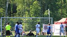 Přátelský zápas na oslavu 55 let herce Ivana Trojana v Krchlebech: šKrchlebský samet - Real Top Praha 6:10.