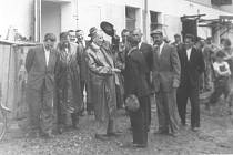 Antonín Zápotocký, prezident ČSR na návštěvě JZD Brnířov v srpnu 1956. Foto: poskytl M. Beneš