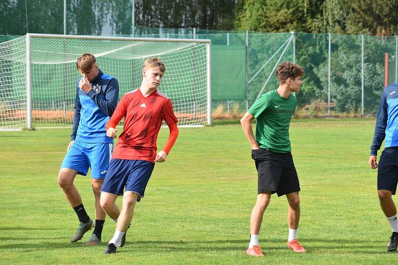 Fotbalisté Jiskry Domažlice na čtvrtečním zahájení letní přípravy.