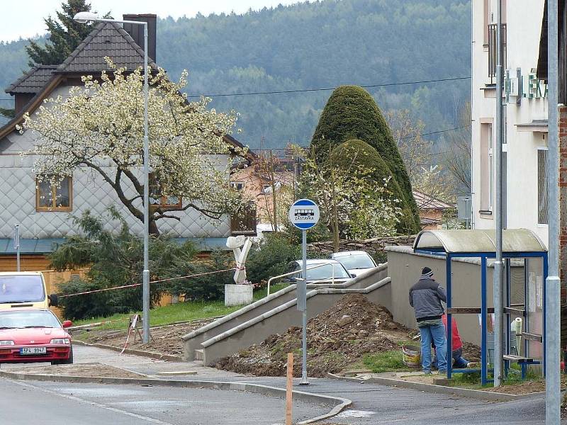 Některé označníky zastávek v Klenčí budou přemisťovat. Zastávka u DPS.