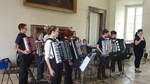 ZÁMECKÝ SÁL KLÁŠTERA v Plasích v pondělí 11. 6. přivítal mladé akordeonisty ze ZUŠ Plzeňského kraje.