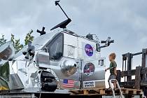 Jaromír Jíra postavil model vesmírné lodi Apollo 11. První cestu do vesmíru podnikla vnoučata.