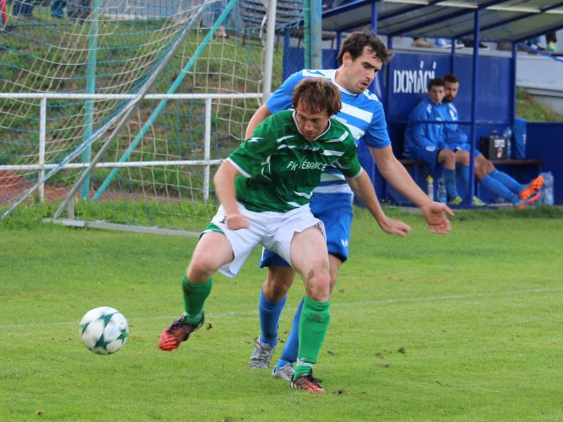 Z utkání fotbalistů Sokola Mrákov A se Svéradicemi.