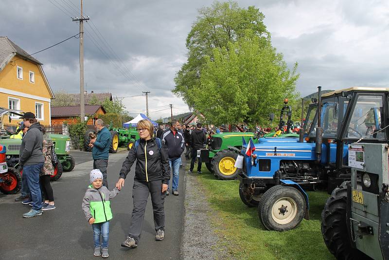 Osmý ročník Setkání starých traktorů v Brnířově.