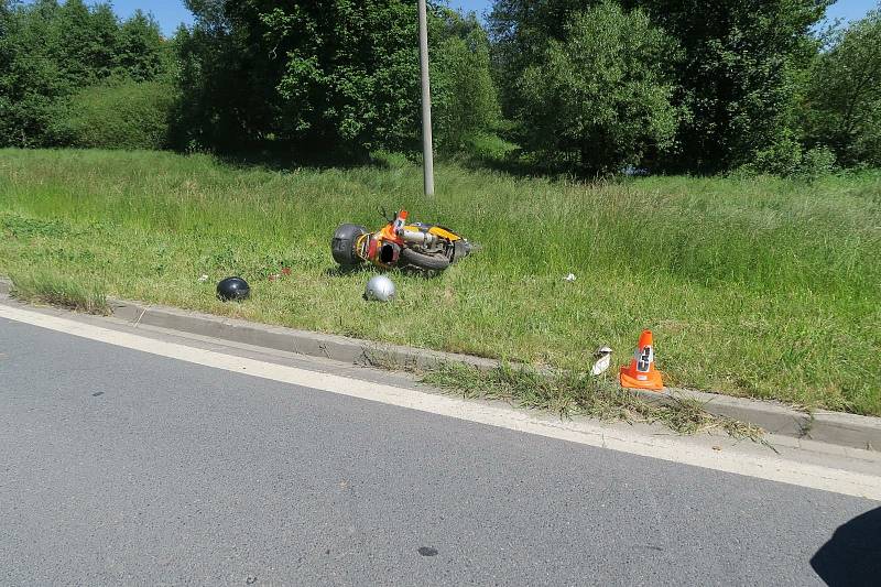 Šedesátiletý muž měl v krvi 2,74 promile alkoholu. Na motorku vůbec neměl sedat, neměl totiž řidičský průkaz.