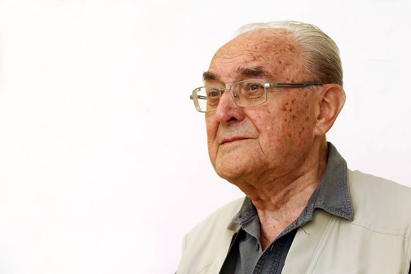 Vlastislav Toman výstava 90 let autor komixů spisovatel šéfredaktor časopis ABC, knihovna města Plzně.