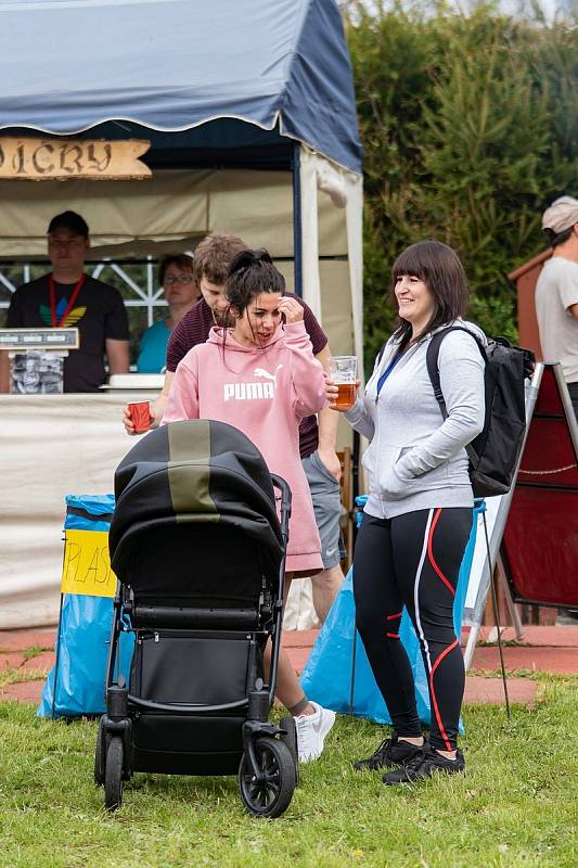 Matěje Šebelíka z Hostouně přijely podpořit na akci "Pošli to dál" v sobotu 7. května do Štítar stovky lidí.