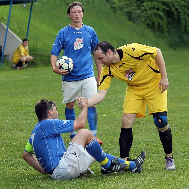 Z dohrávaného utkání mezi fotbalisty Sokol Milavče a Sokol Kout na Šumavě A.