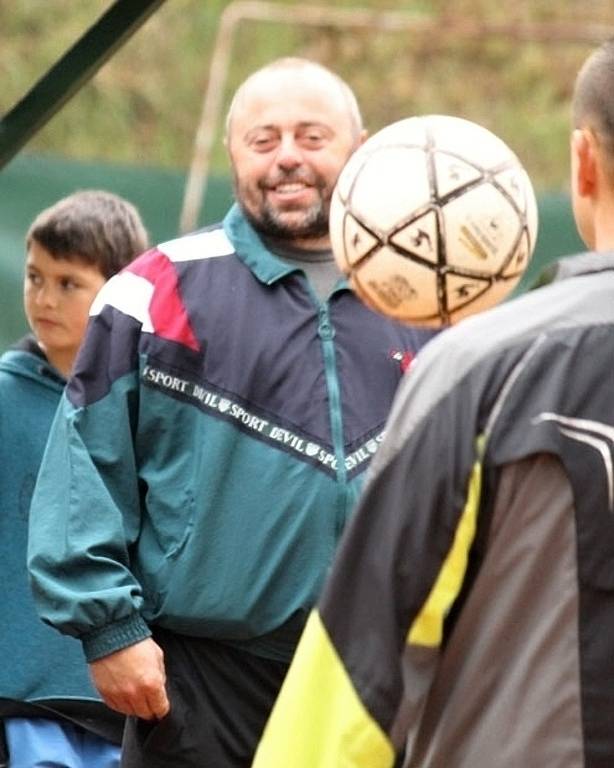 TJ Sokol Horní Kamenice pořádal pouťový turnaj v nohejbalu trojic. 