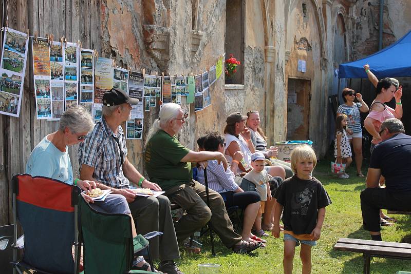 Jedenáctý ročník country festivalu na zámku v Čečovicích.