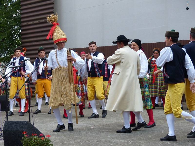 Klenotnicový pořad udělal tečku za svátkem folkloru. 