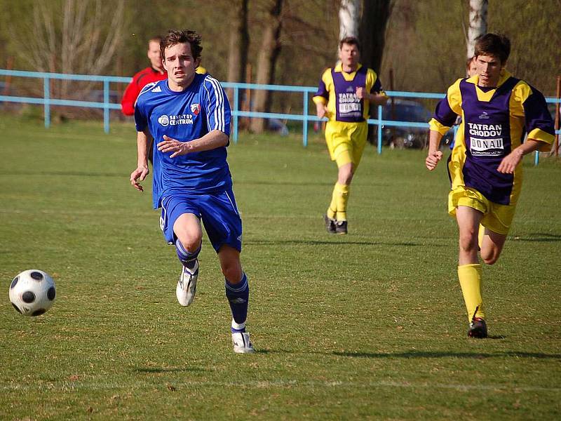 Z chodského derby v Postřekově, kam zavítali hráči Tatranu Chodov. Diváci se dočkali atraktivního fotbalu, okořeněného góly. Domácí nakonec vyhráli 3:1.