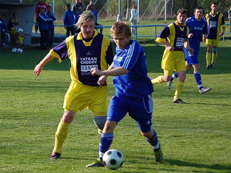 Z chodského derby v Postřekově, kam zavítali hráči Tatranu Chodov. Diváci se dočkali atraktivního fotbalu, okořeněného góly. Domácí nakonec vyhráli 3:1.