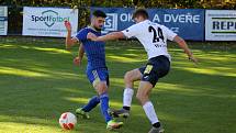 13. kolo FORTUNA ČFL, skupina A: FK Motorlet Praha (modří) - TJ Jiskra Domažlice (hráči v bílých dresech) 1:1 (1:1).